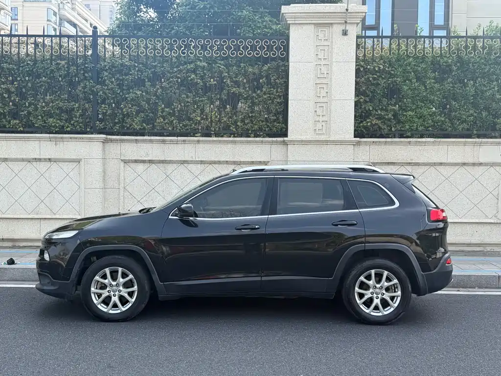 Jeep Cherokee 2018 — фото 3