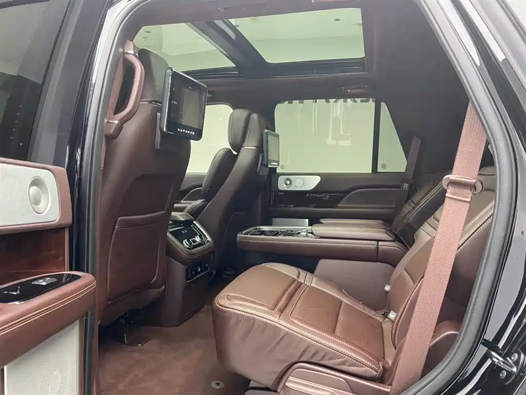 Lincoln Navigator 2020 — фото 20