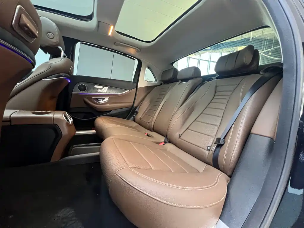 Mercedes-Benz E-Class 2018 — фото 20