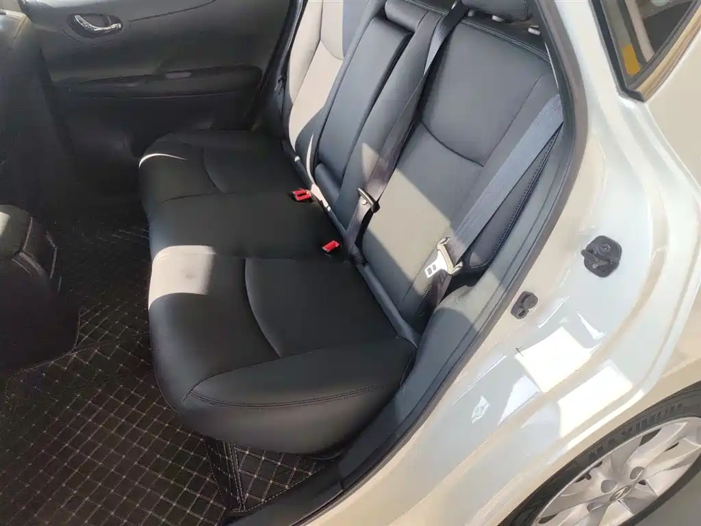 Nissan Tiida 2015 — фото 17