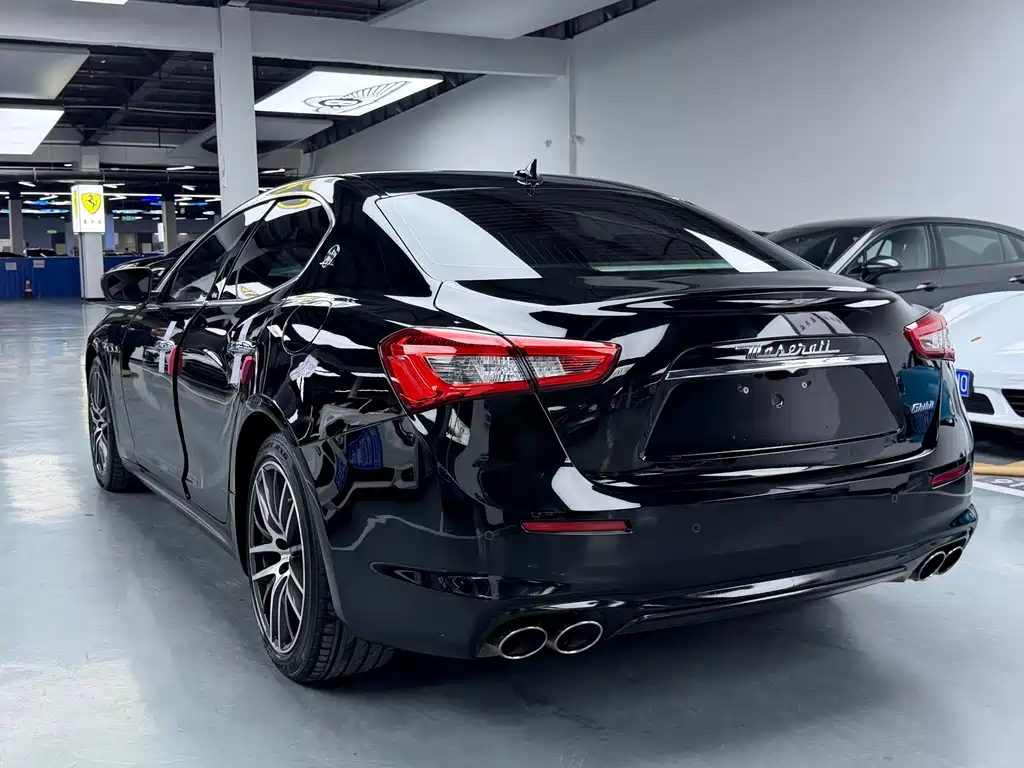 Maserati Ghibli 2019 — фото 20