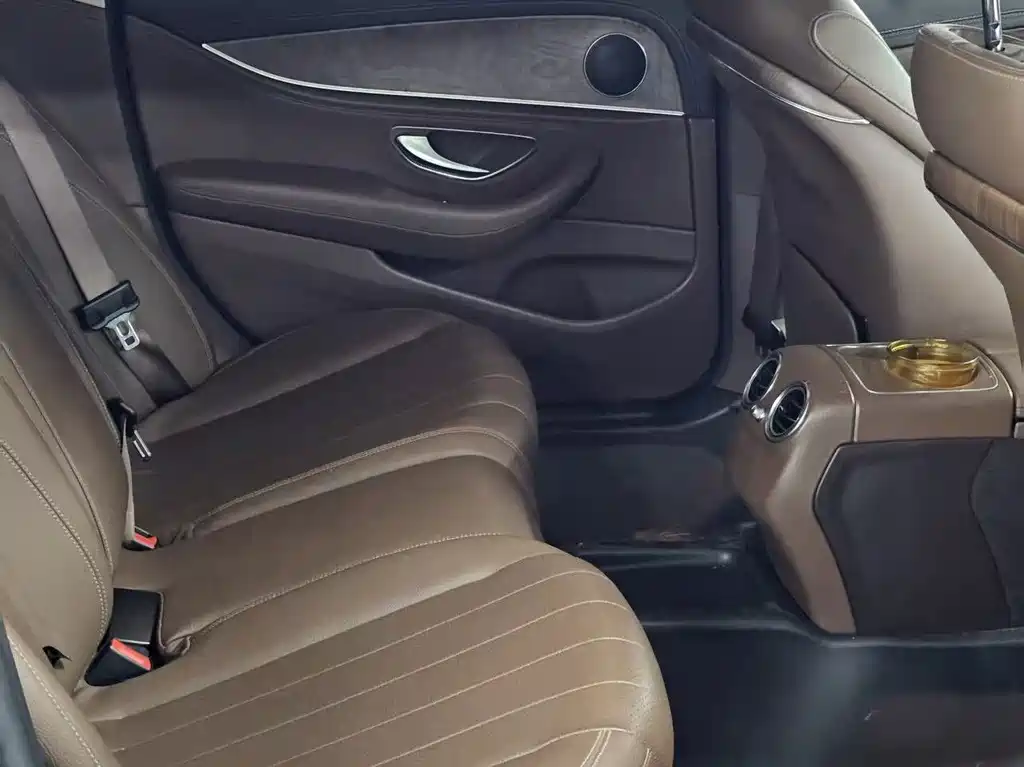 Mercedes-Benz E-Class 2019 — фото 17