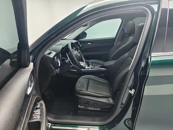 Alfa Romeo Stelvio 2021