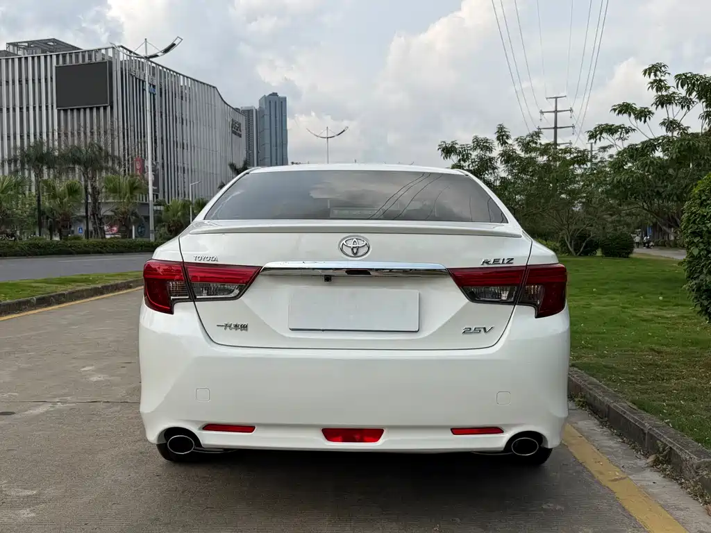 Toyota Reiz 2015 — фото 5