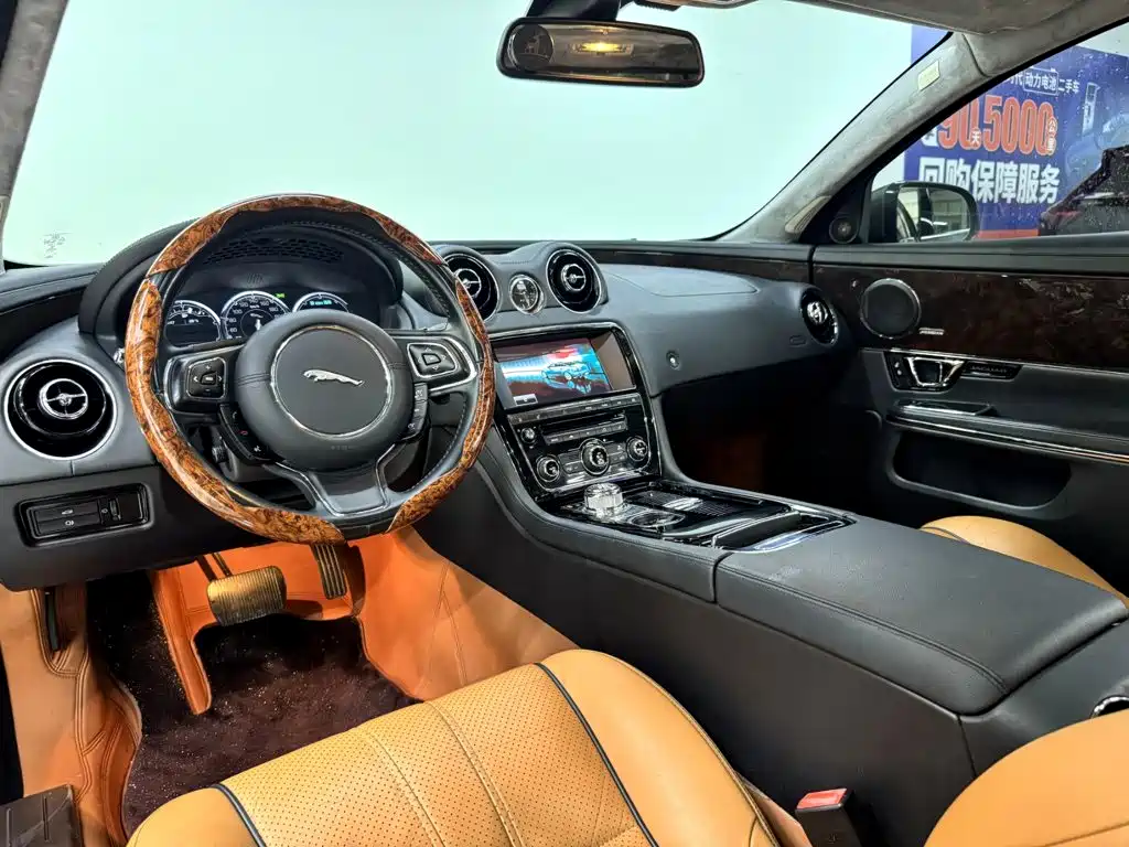 Jaguar XJ 2014 — фото 19