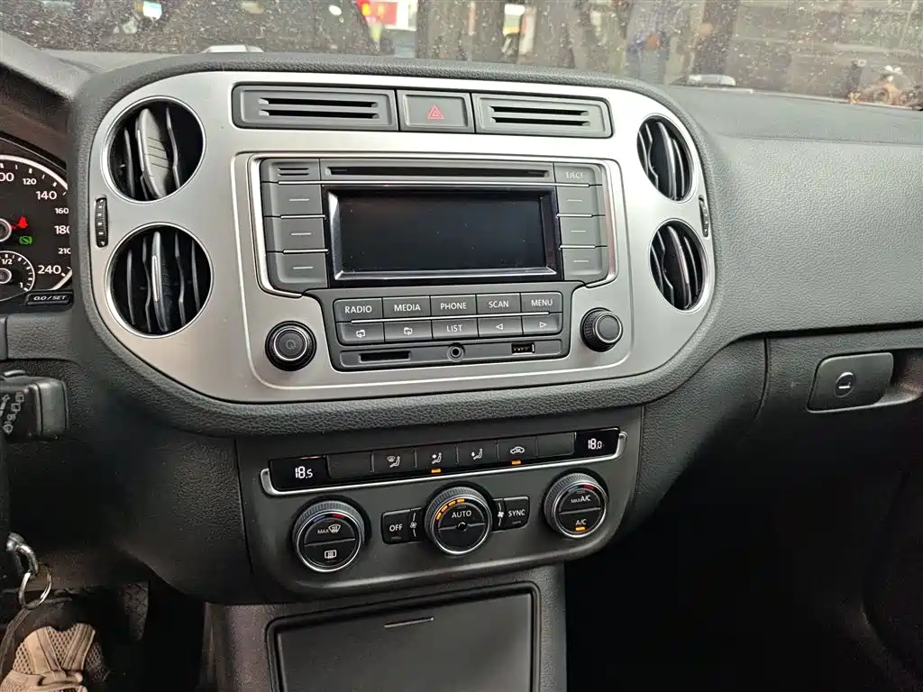 Volkswagen Tiguan 2015 — фото 13