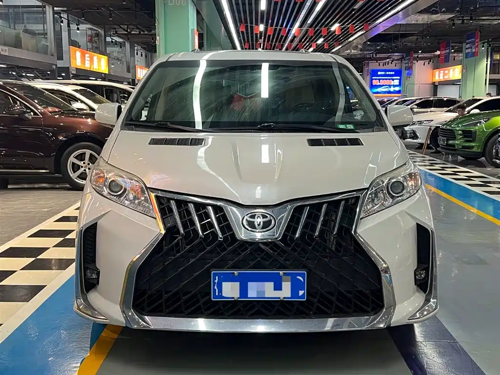 Toyota Sienna 2017 — фото 2