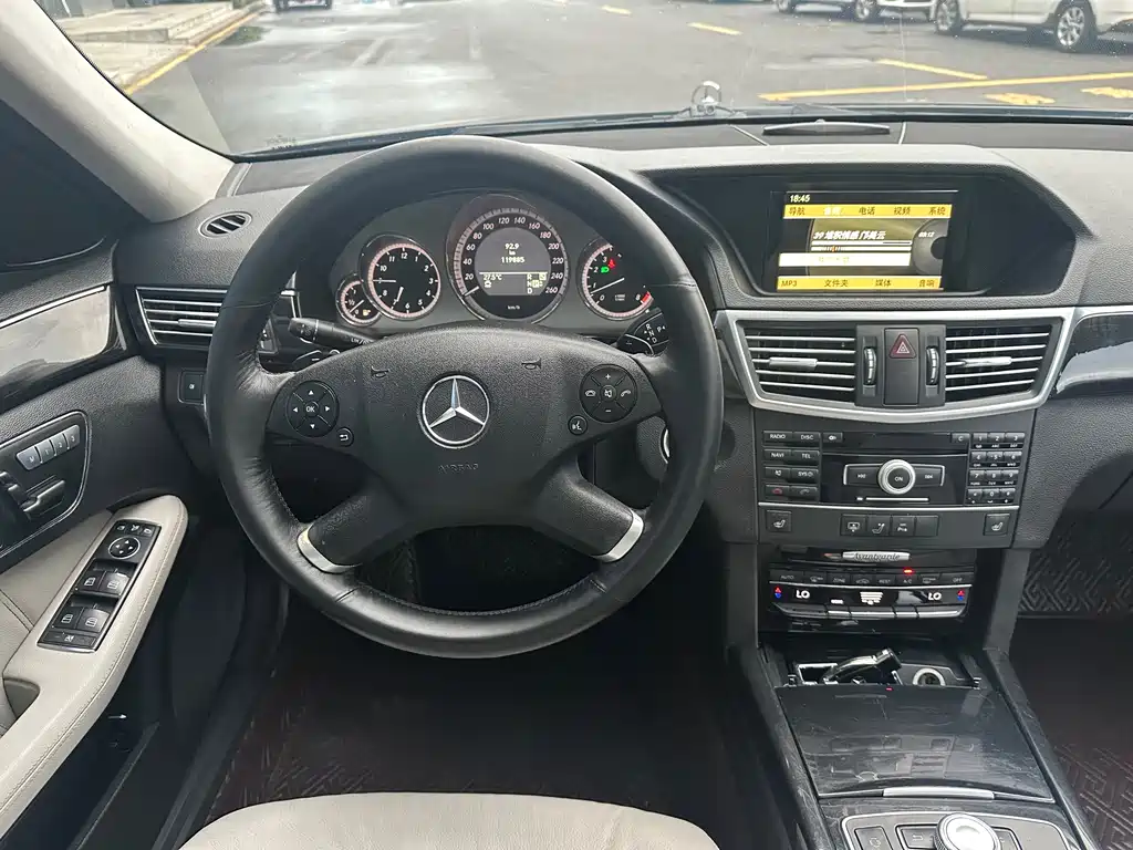 Mercedes-Benz E-Class 2011 — фото 11