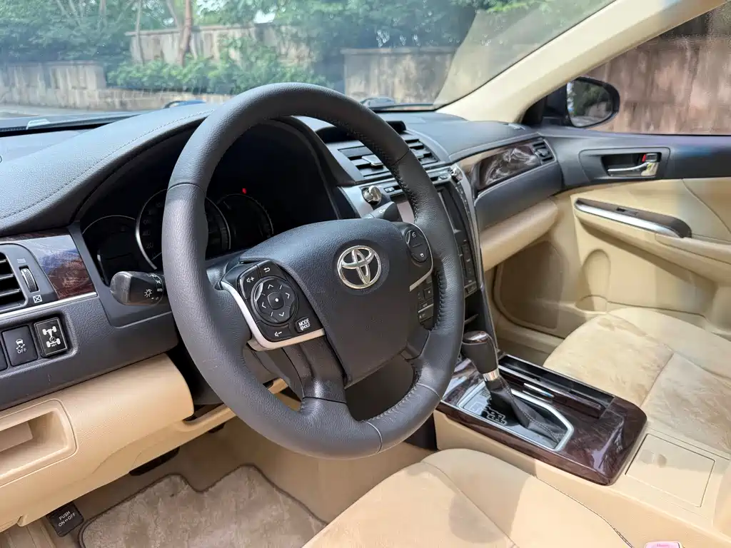 Toyota Camry 2016 — фото 6