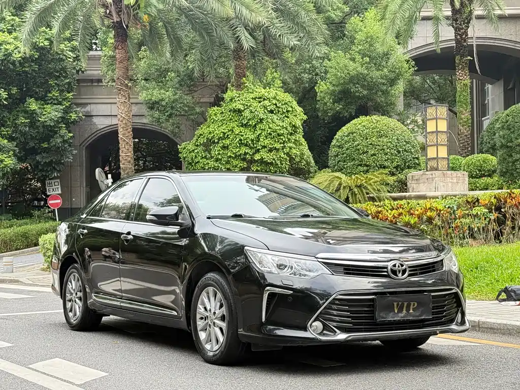 Toyota Camry 2016 — фото 1