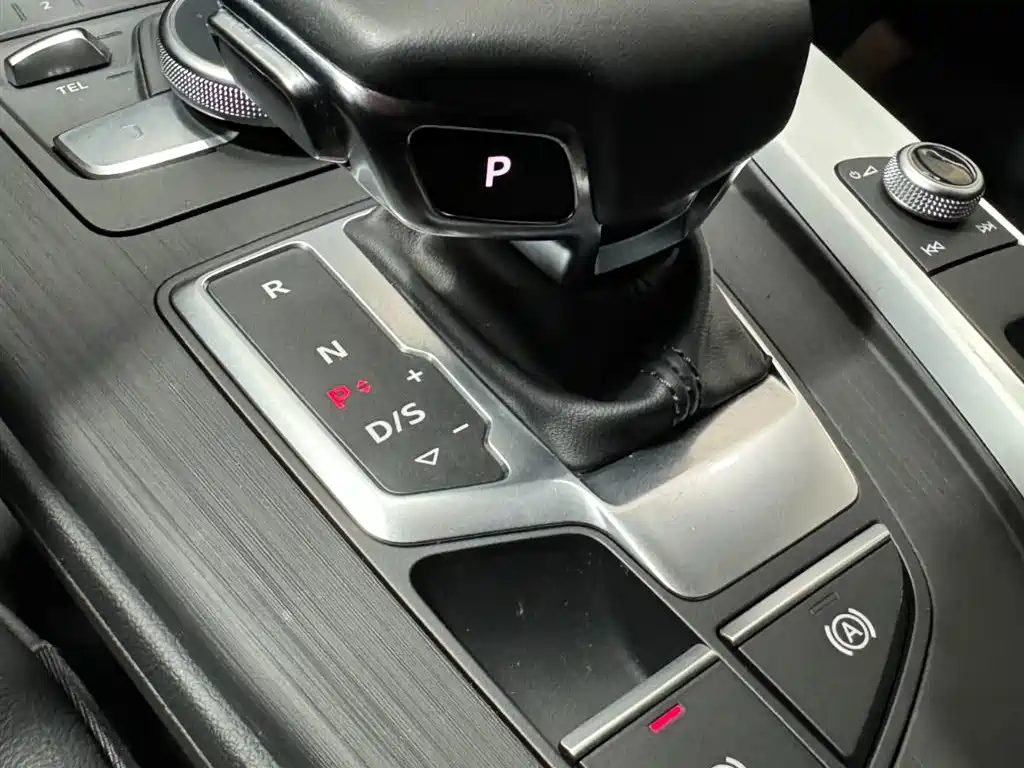 Audi A4L 2018 — фото 15