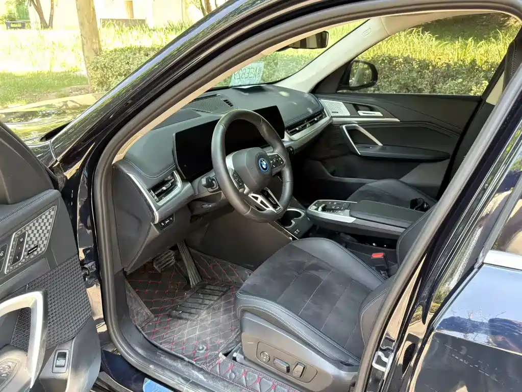 BMW iX1 2024