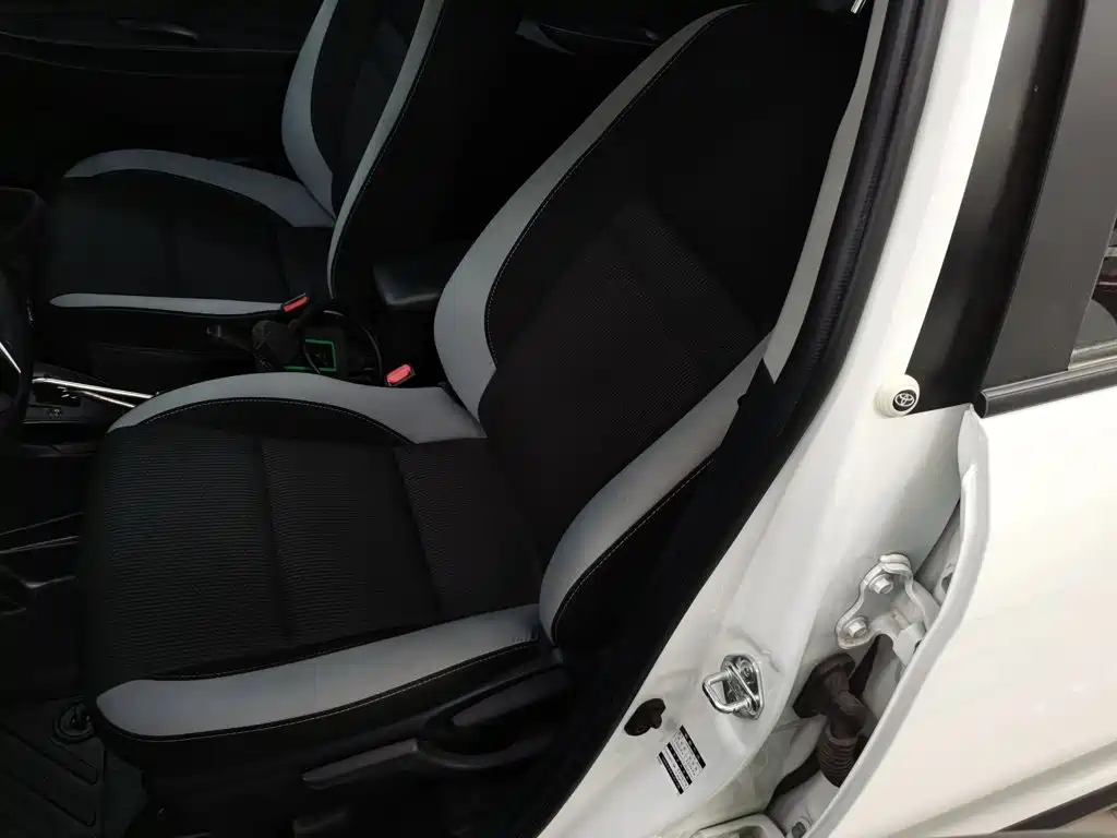 Toyota Yaris L 2022 — фото 11