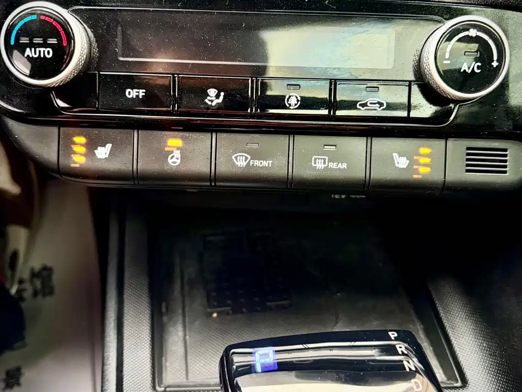 Hyundai Elantra 2023 — фото 21