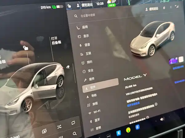 Tesla Model Y 2024