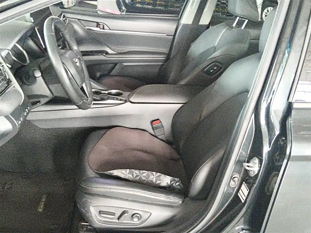 Toyota Camry 2022 — фото 15