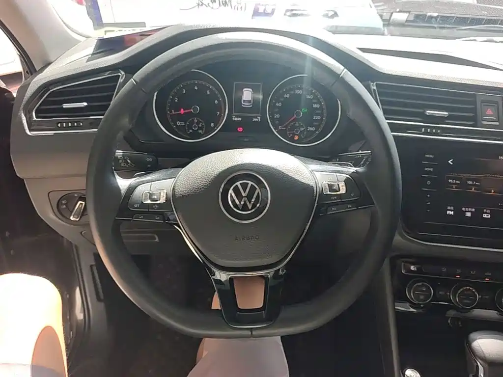 Volkswagen Tiguan L 2021 — фото 11