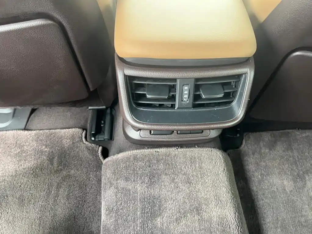 Lexus ES 2018 — фото 11