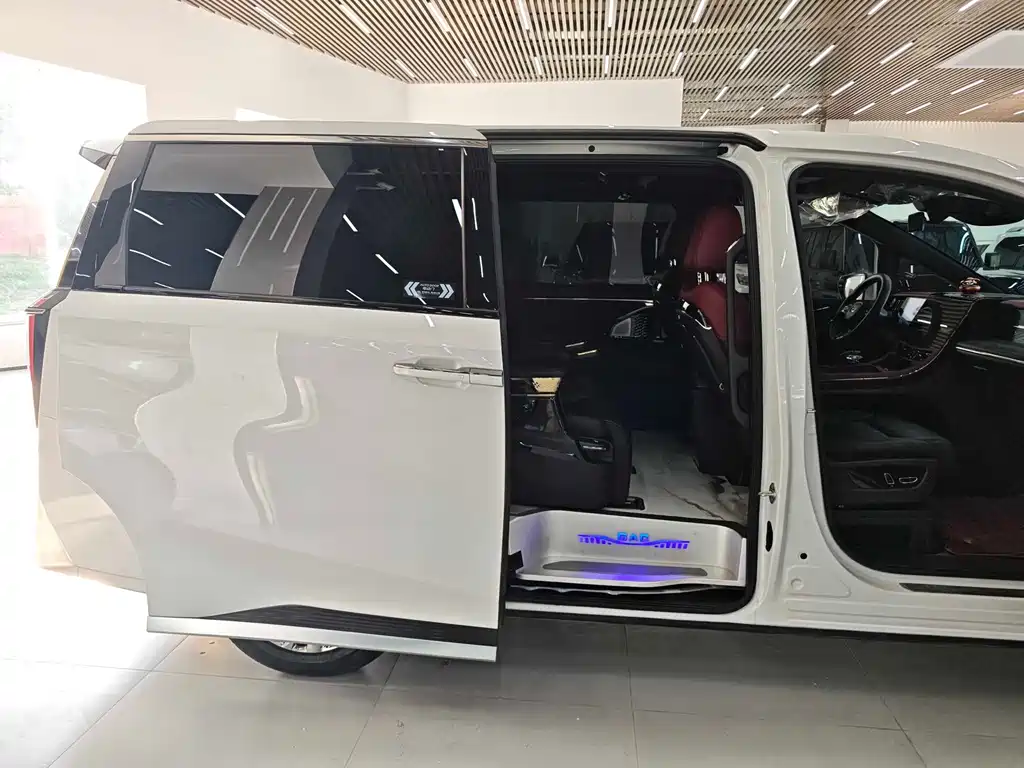 GAC Motor Trumpchi M8 2025 — фото 14