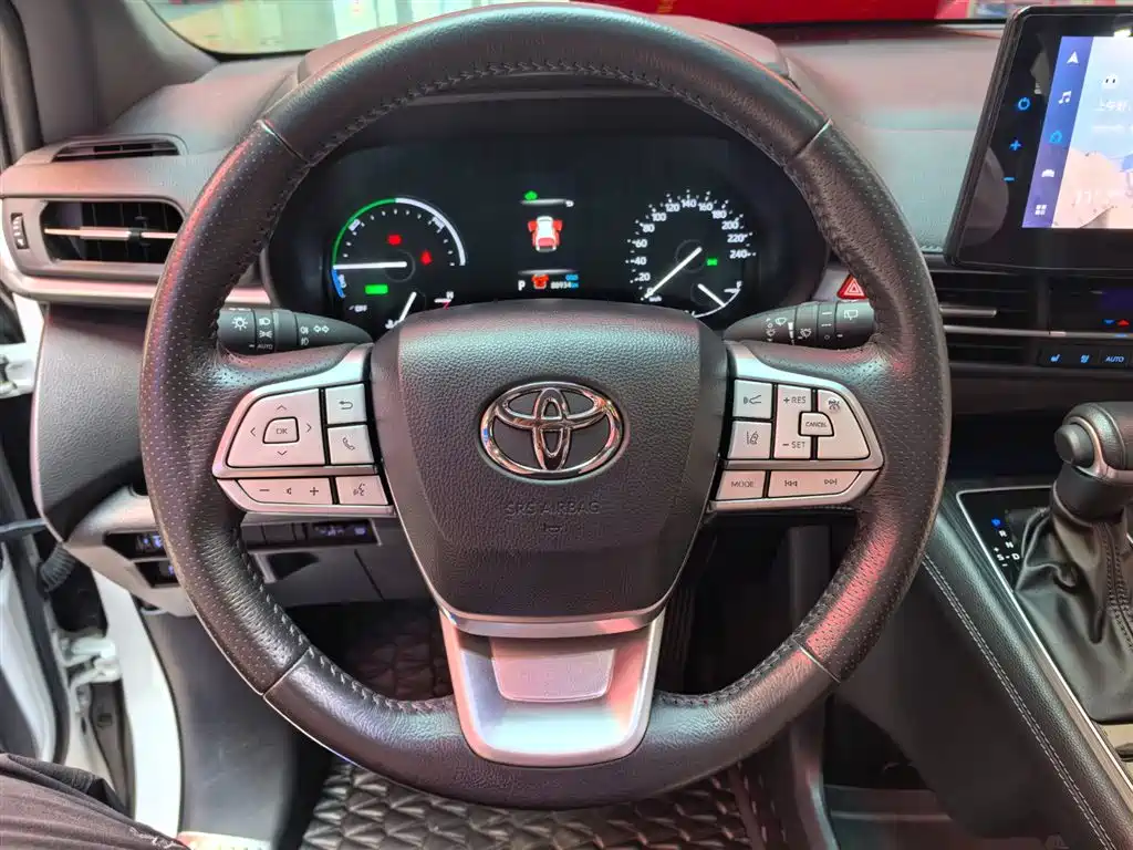 Toyota Sienna 2022 — фото 13