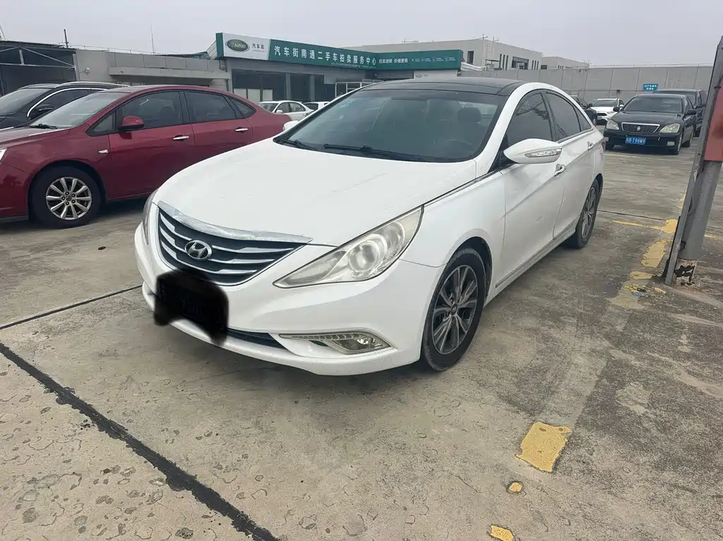 Hyundai Sonata 2014 — фото 1
