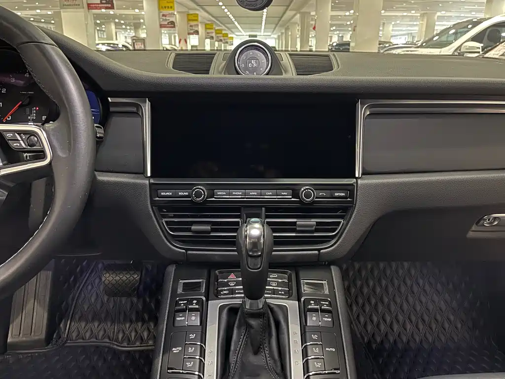 Porsche Macan 2021 — фото 13