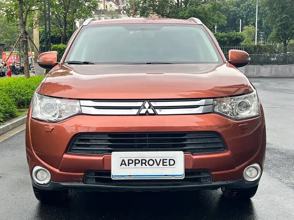Mitsubishi Outlander 2015 — фото 2