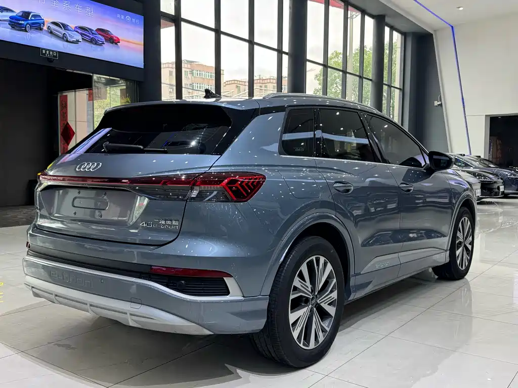 Audi Q4 e-tron 2025 — фото 15