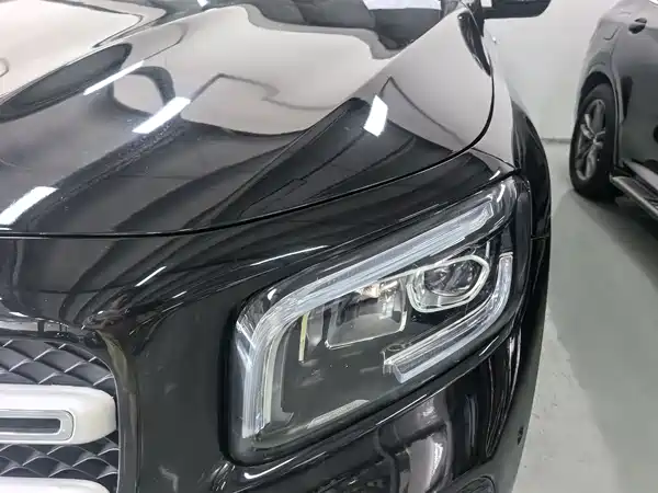 Mercedes-Benz GLB 2023