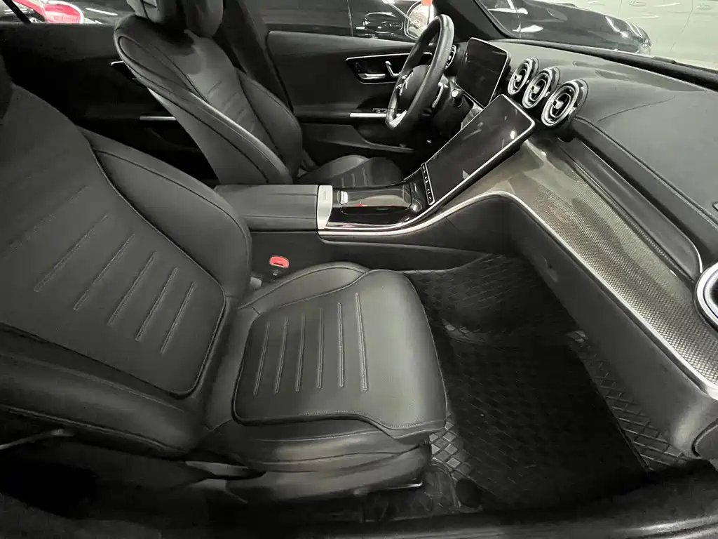 Mercedes-Benz C-Class 2024 — фото 12