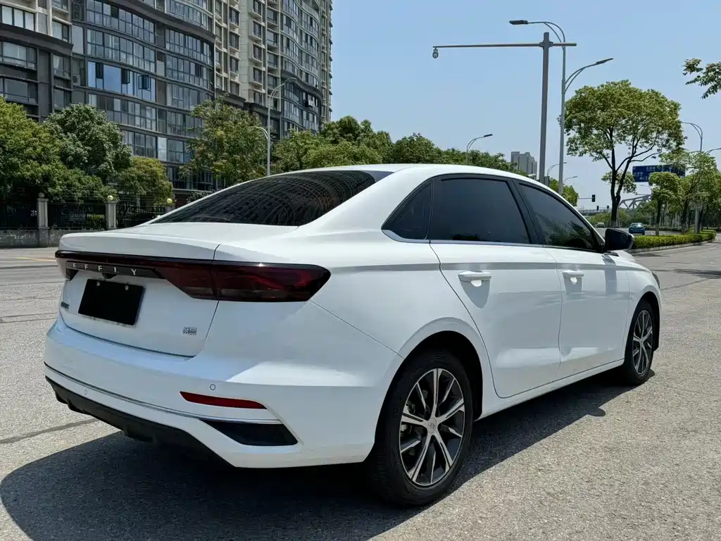 Geely Emgrand 2023 — фото 4