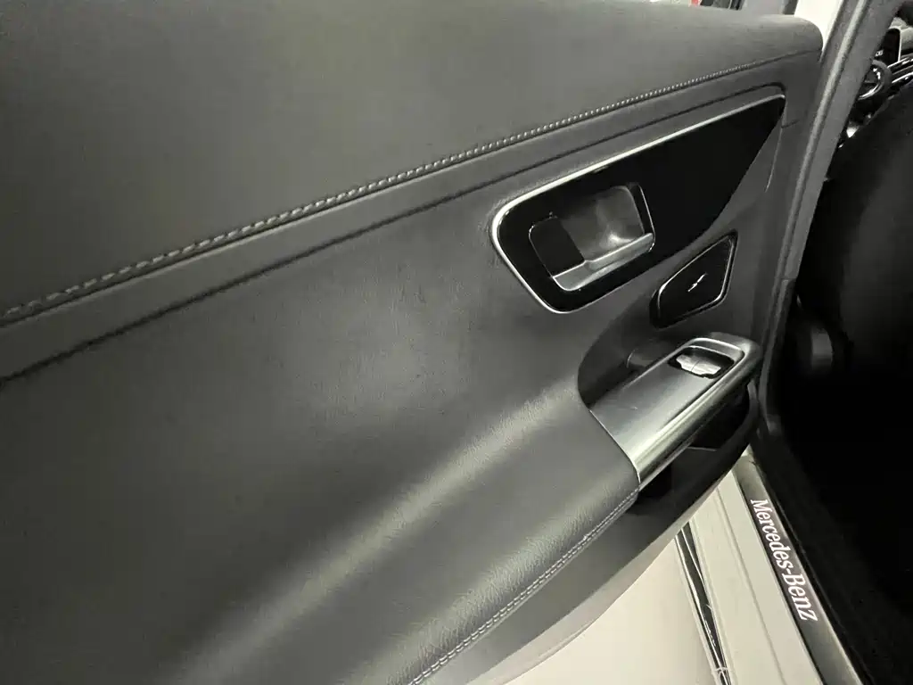 Mercedes-Benz C-Class 2024 — фото 11