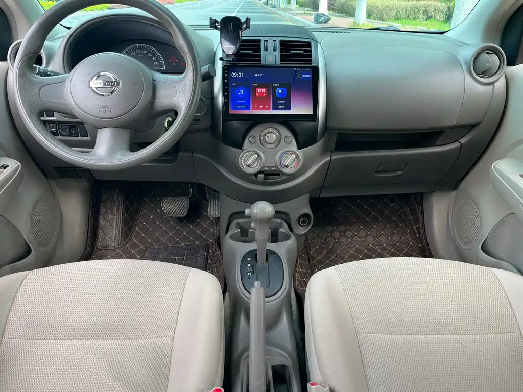 Nissan Sunny 2012 — фото 10