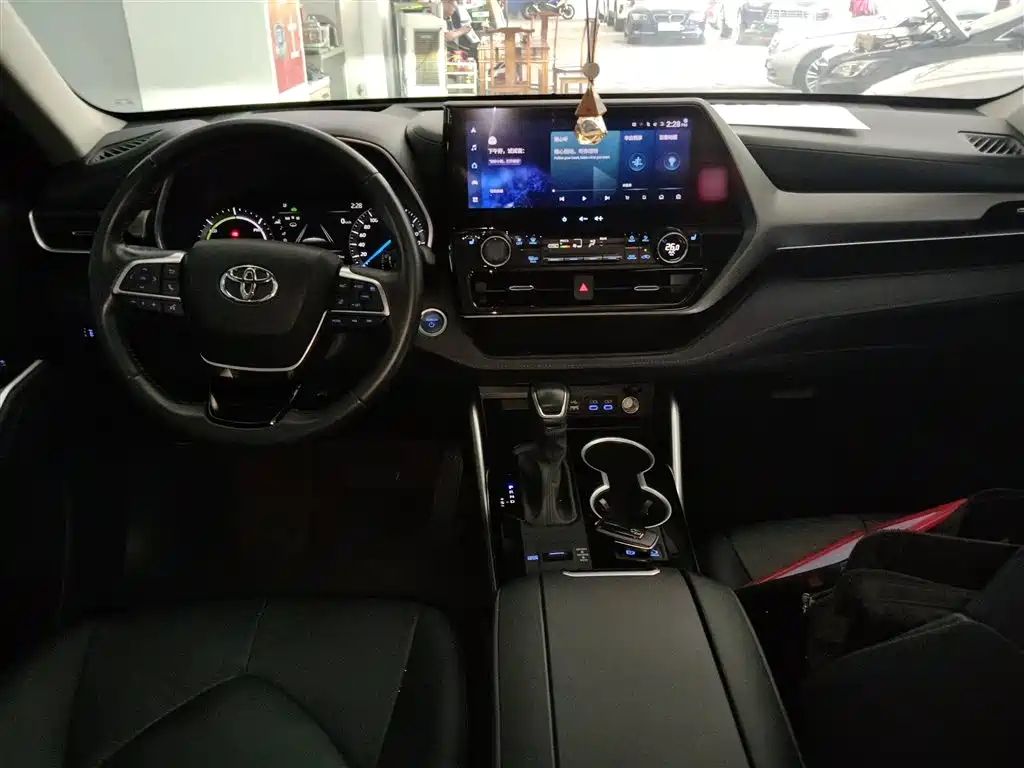 Toyota Highlander 2023 — фото 13