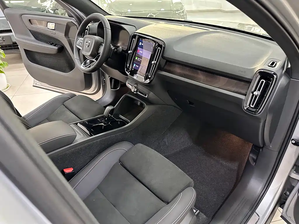 Volvo C40 2023 — фото 15