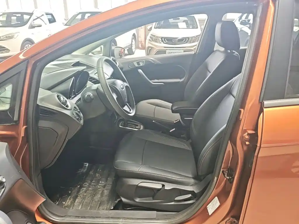 Ford Fiesta 2014 — фото 15