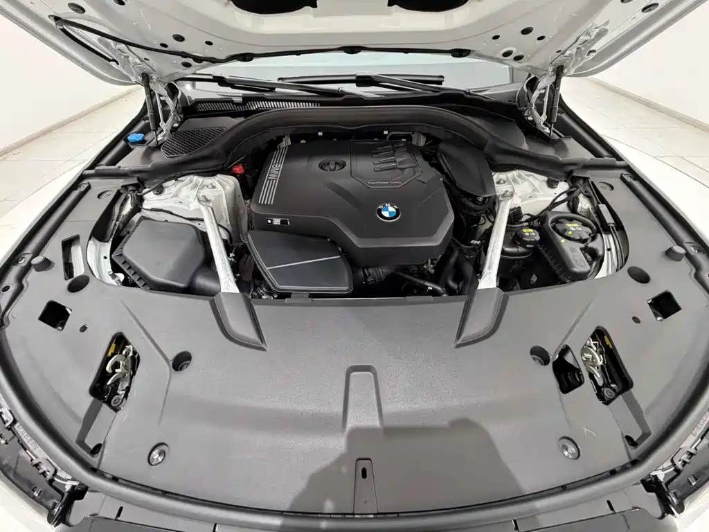 BMW 6 Series GT 2023 — фото 18