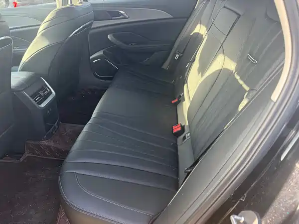 Hongqi H5 2023