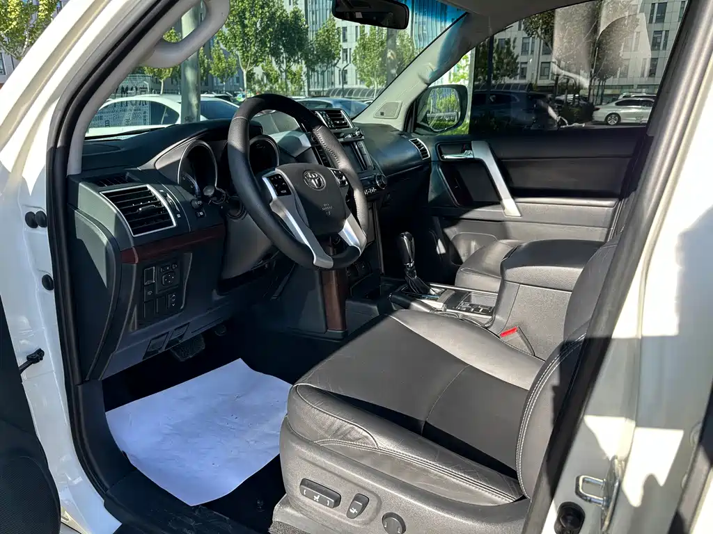 Toyota Prado 2016 — фото 10