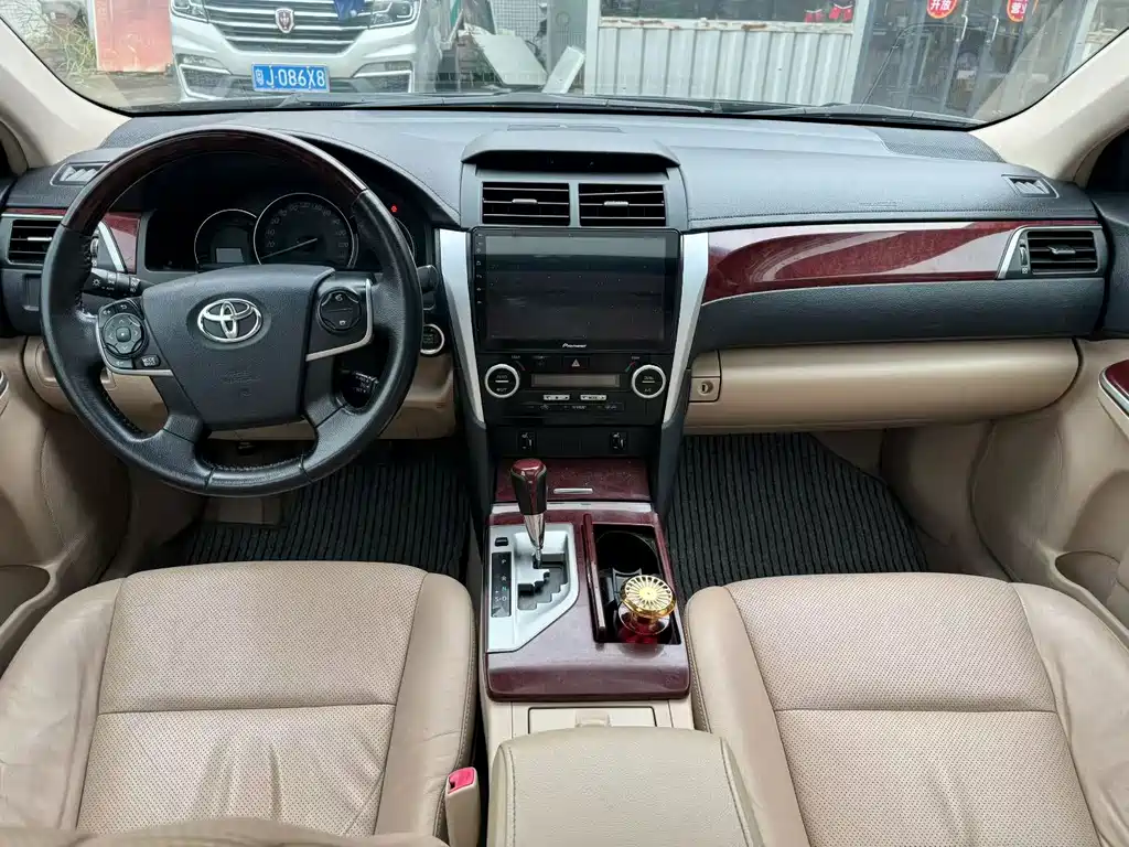 Toyota Camry 2013 — фото 6