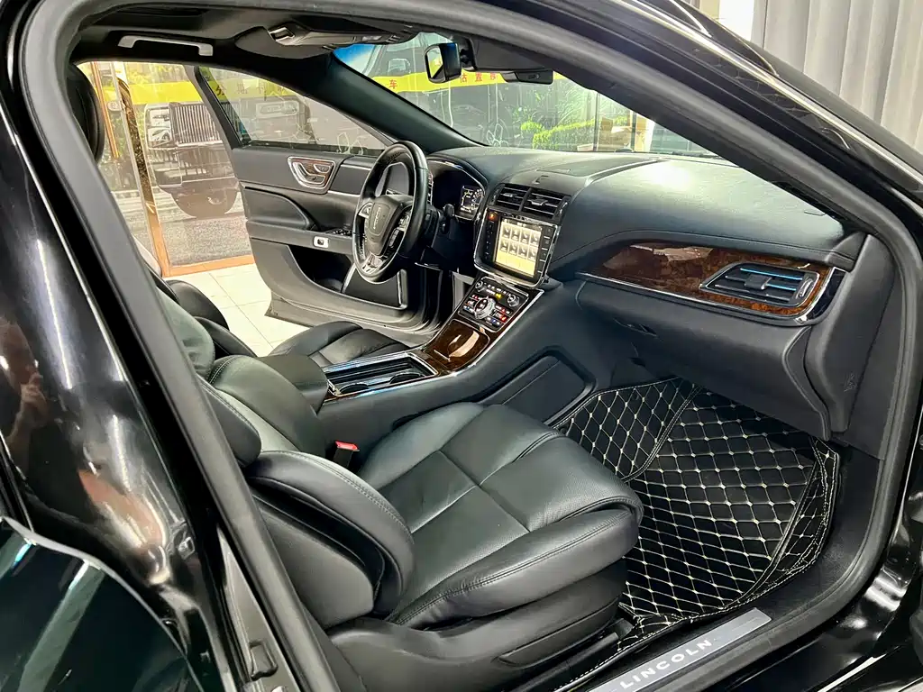 Lincoln Continental 2019 — фото 15