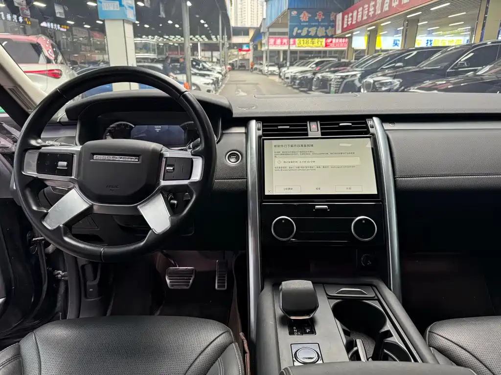 Land Rover Discovery 2023 — фото 13