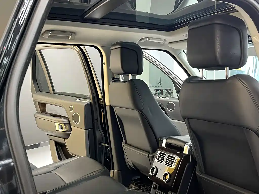 Land Rover Range Rover 2022 — фото 24