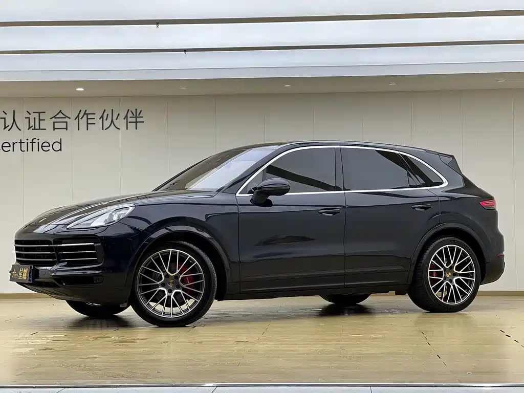 Porsche Cayenne 2022 — фото 1