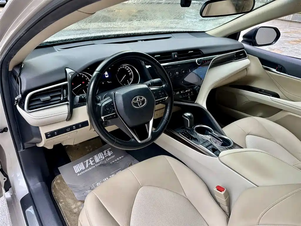 Toyota Camry 2019 — фото 9