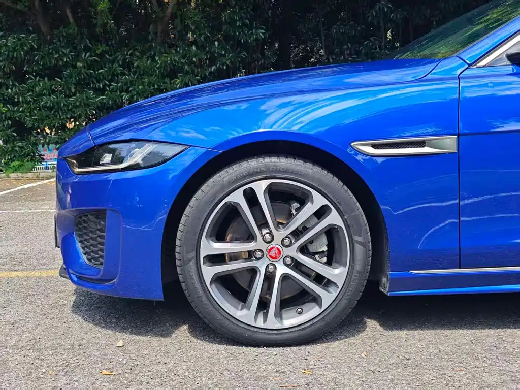 Jaguar XEL 2020 — фото 13