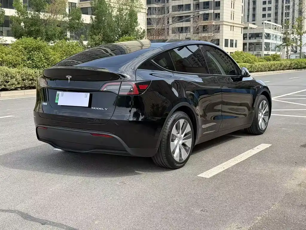 Tesla Model Y 2022 — фото 10