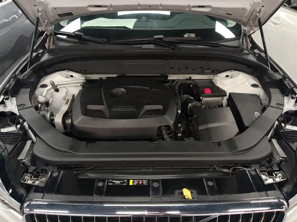 Volvo XC60 2020 — фото 20