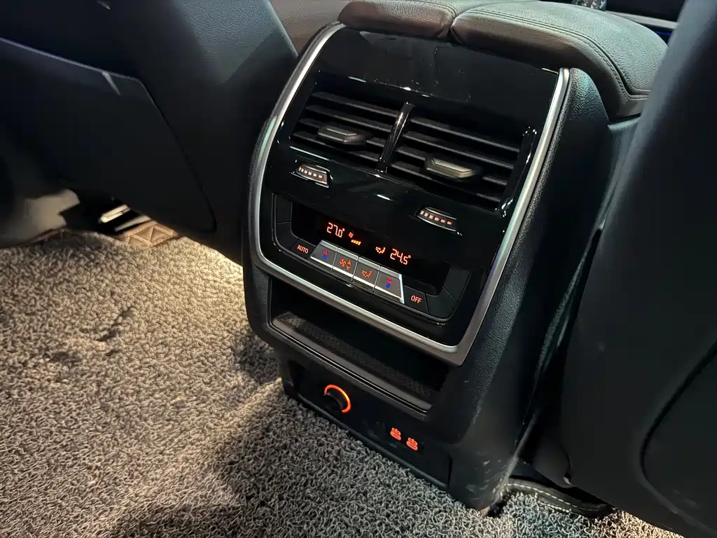 BMW X7 2022 — фото 12