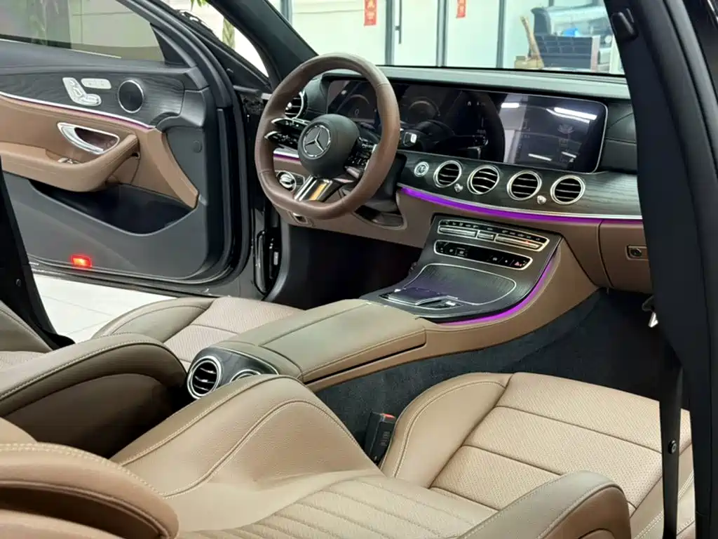 Mercedes-Benz E-Class 2023 — фото 12